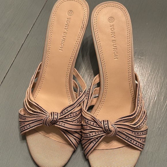 Tory Burch Grosgrain Ribbon Logo  2.2” 55MM Open Toe kitten heel - Picture 6 of 6